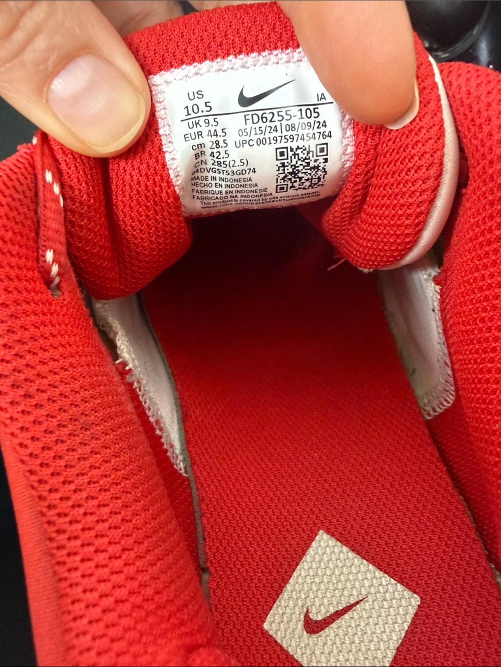 Nike mens Red and White Cleats with Bold Swoosh - Picture 6 of 6